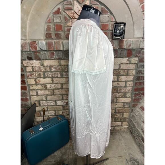 satin nightgown V neck lace pink - Picture 7 of 9